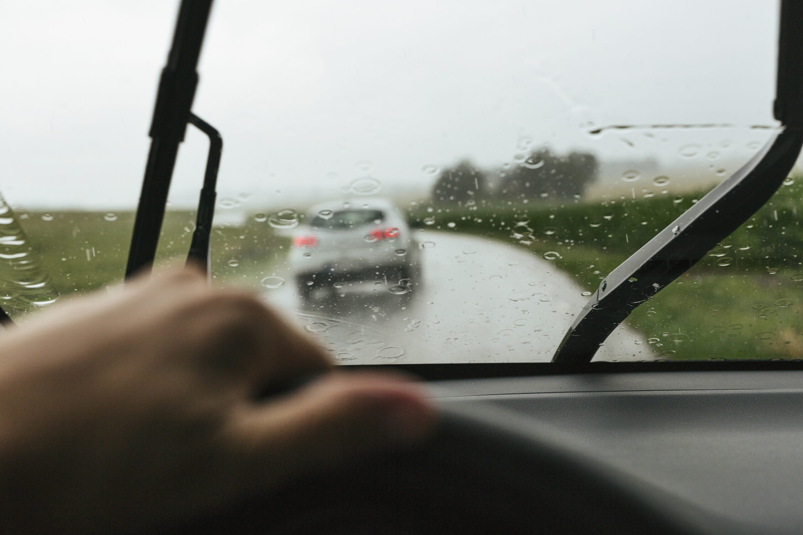 Пора без дождей. Вождение в дождь. Cars Driving in the Rain.